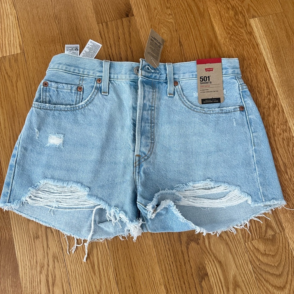 NWT Levi’s jean shorts